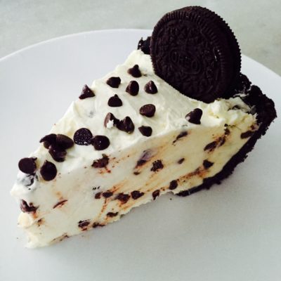 Mint Chocolate Chip Oreo Cheesecake Pie!